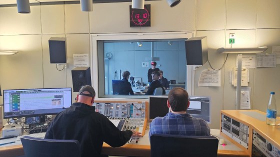 Das Bild zeigt das Tonstudio beim HR.